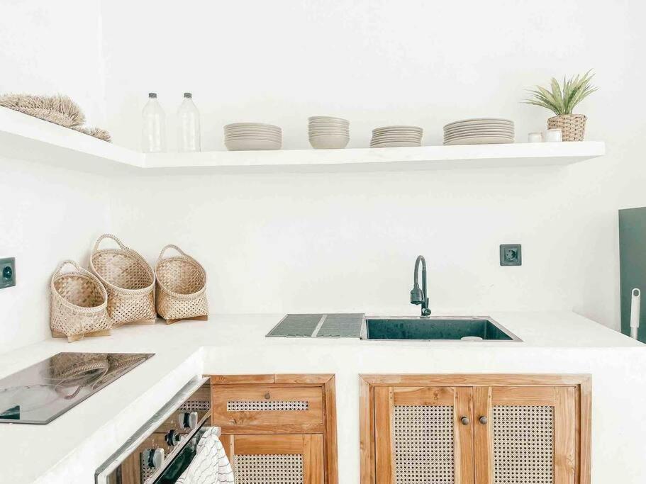Renovated 2bd Oasis With Pool - Casaera In Main Hub *