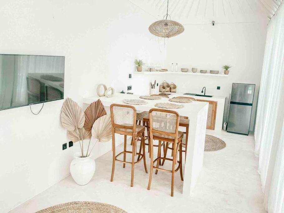 Villa Renovated 2bd Oasis With Pool - Casaera In Main Hub